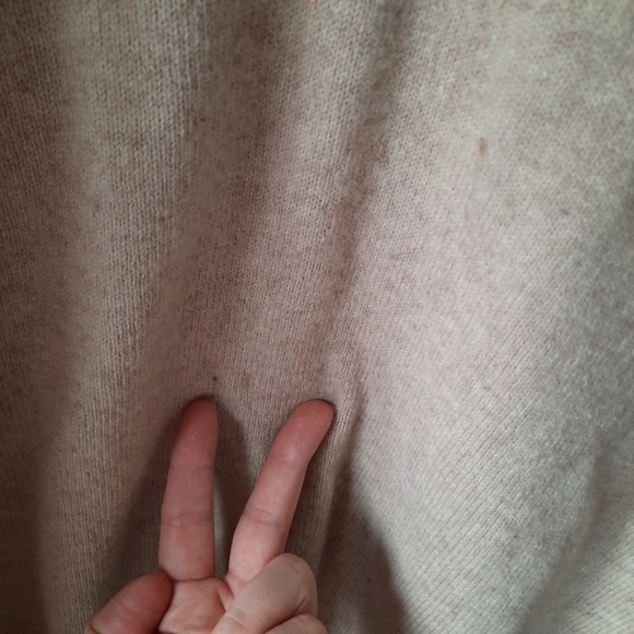 Vintage Hunt Club 100% lambswool light tan v-neck knit sweater - Picture 11 of 11